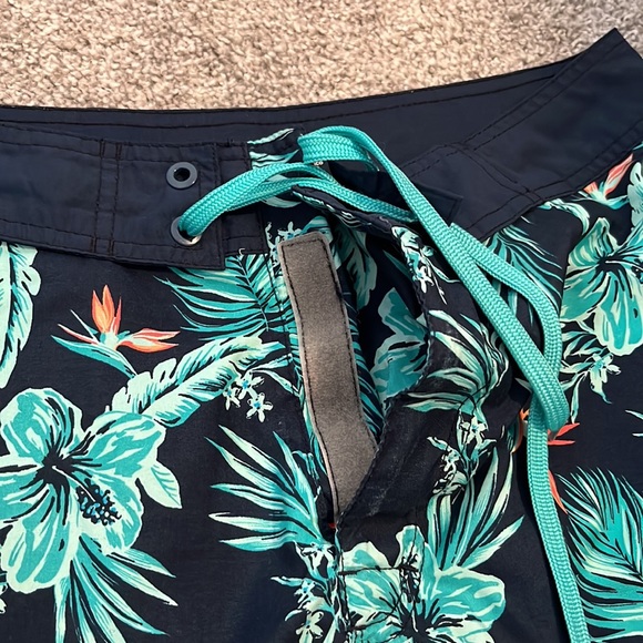 {Old Navy} Men’s Swim Trunks - Picture 3 of 10